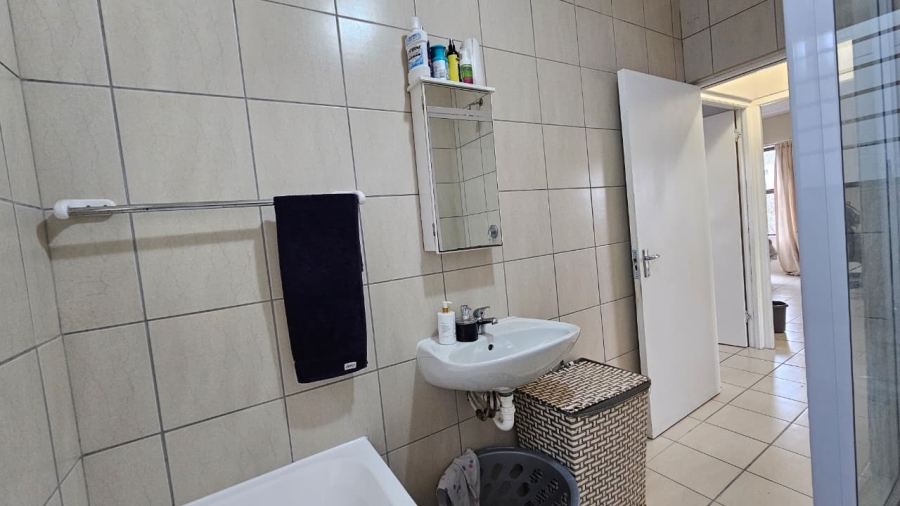 To Let 2 Bedroom Property for Rent in Burgundy Estate Western Cape